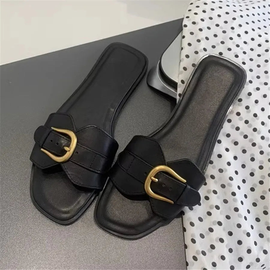 Sandália Rasteira Fivela Dourada Isleen